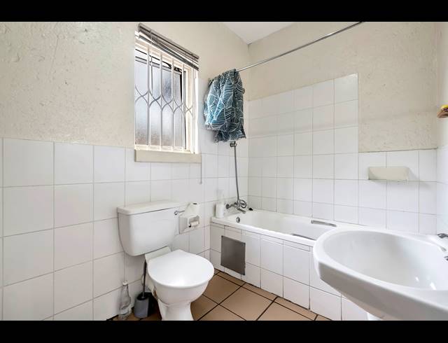 1 BEDROOM APARTMENT FOR SALE IN MONTGOMERY PARK